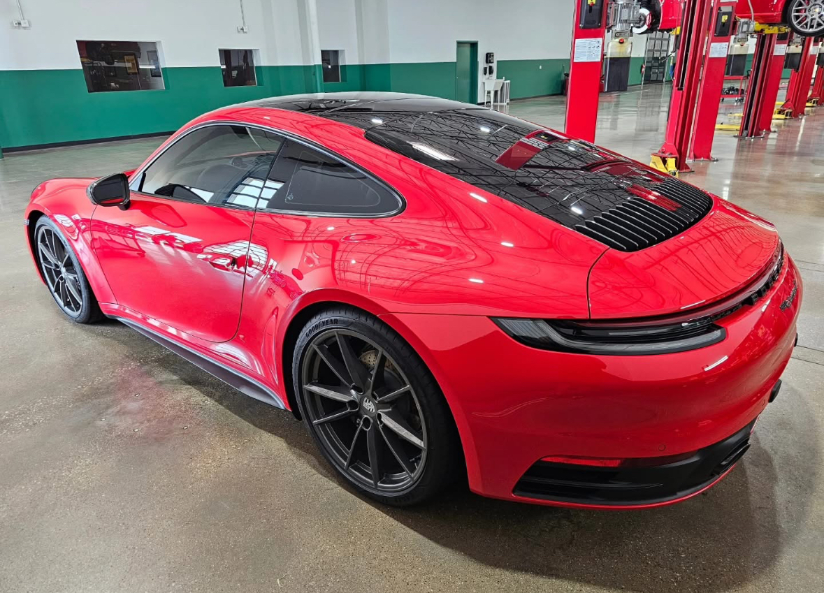 Porsche 911 red