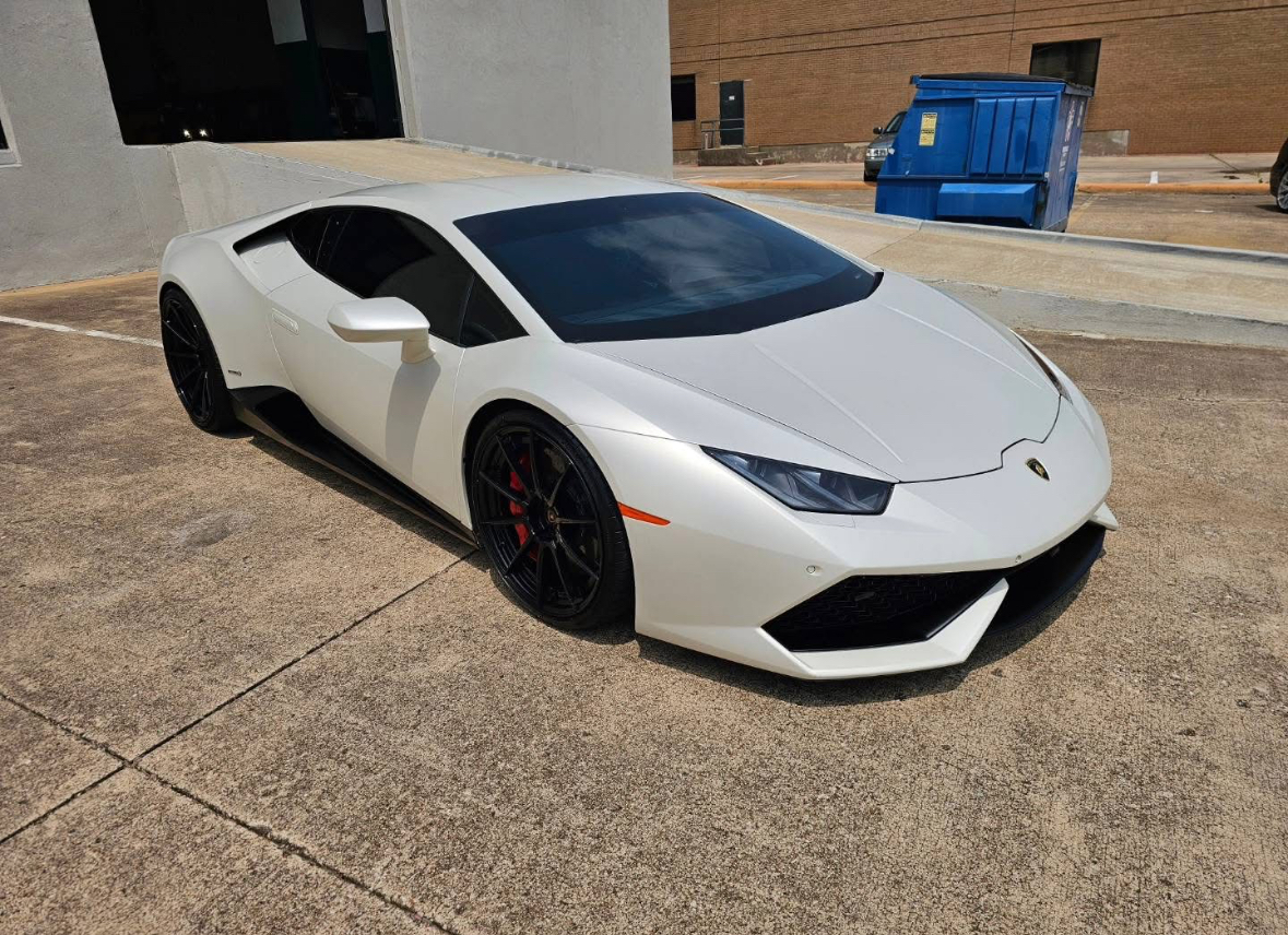 Lamborghini Huracan white